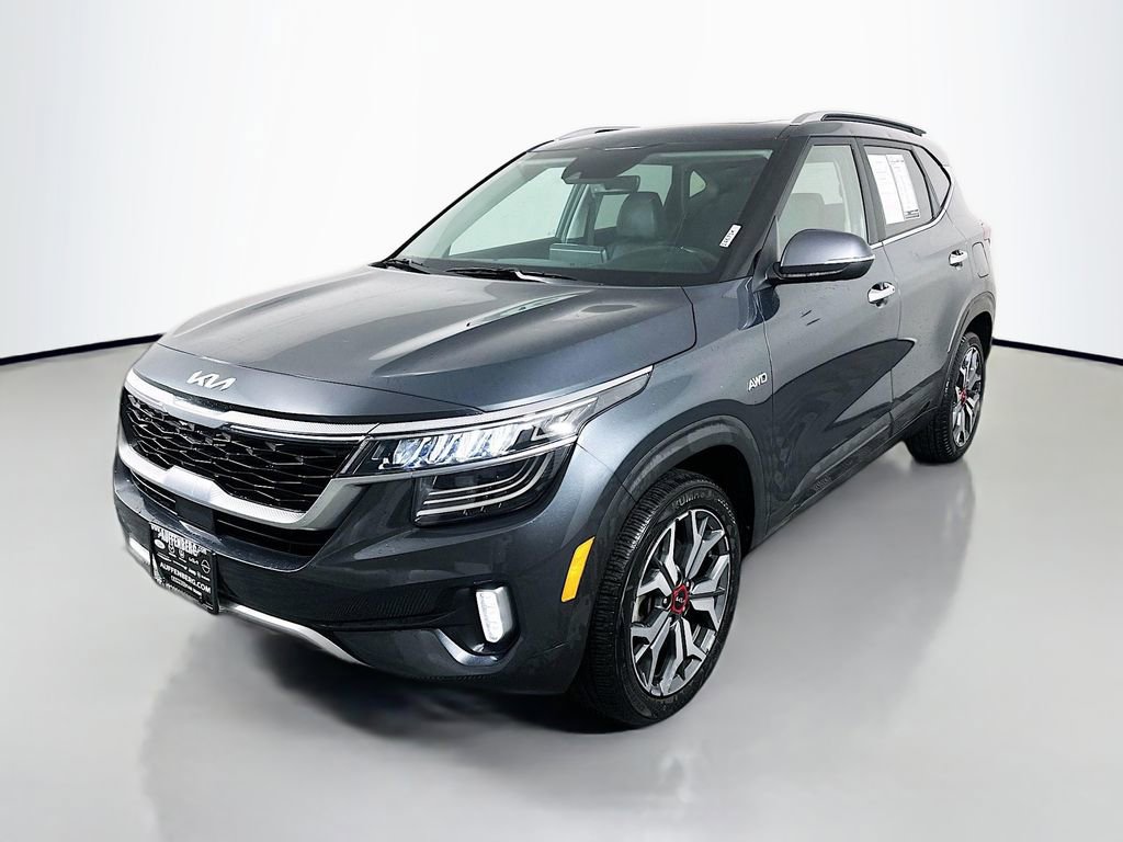 Used 2023 Kia Seltos SX w/ SX Sunroof Package AWD/4WD image 3