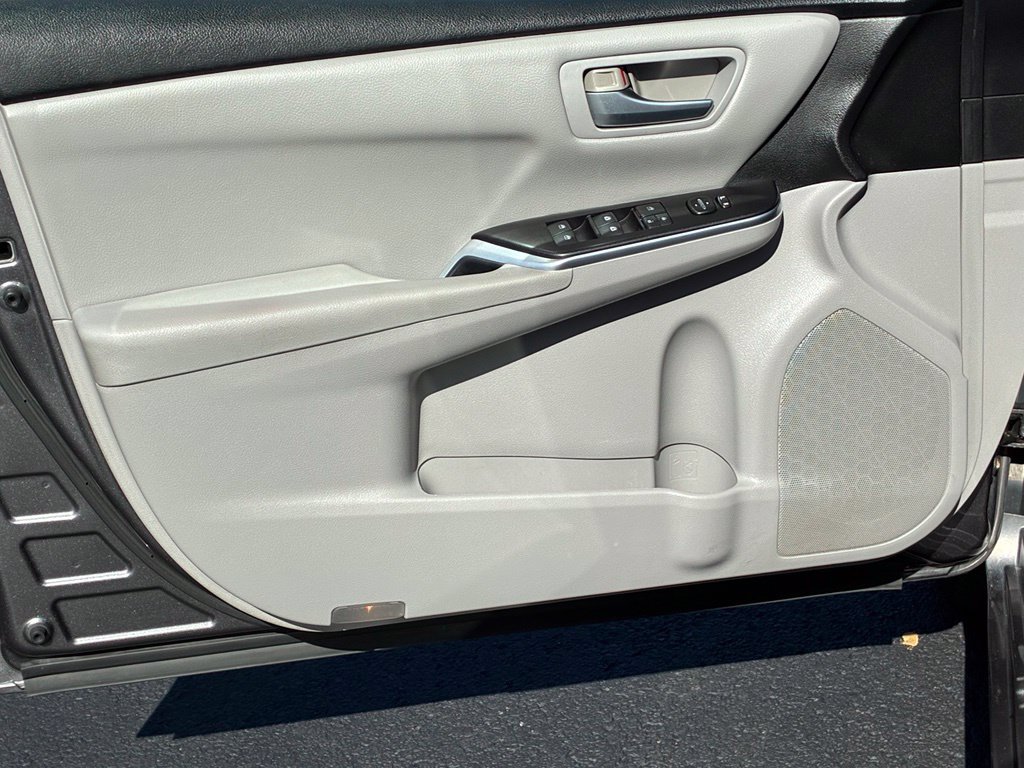 Used 2015 Toyota Camry LE FWD image 12