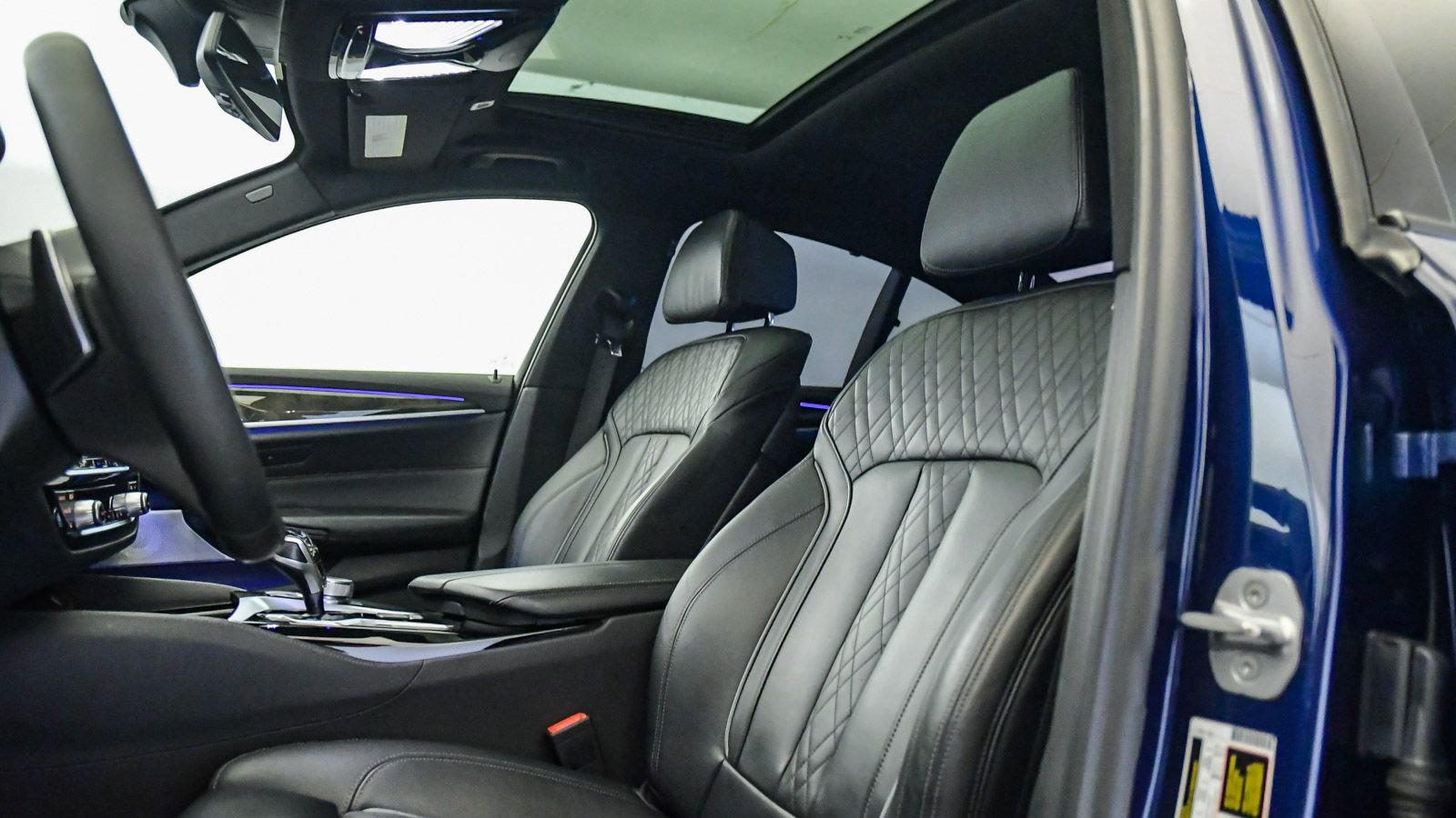 Used 2020 BMW M550i xDrive w/ Executive Package image 23