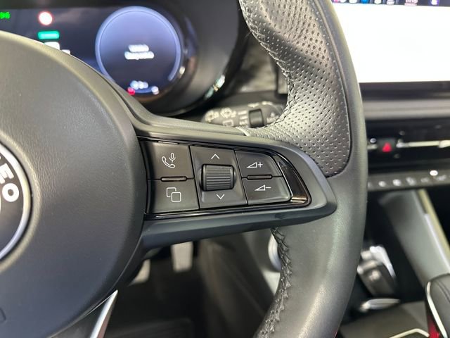 Used 2024 Alfa Romeo Tonale Ti w/ Premium Interior Package image 16