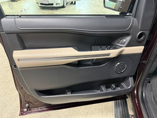 Used 2023 Ford Expedition Limited AWD/4WD image 14