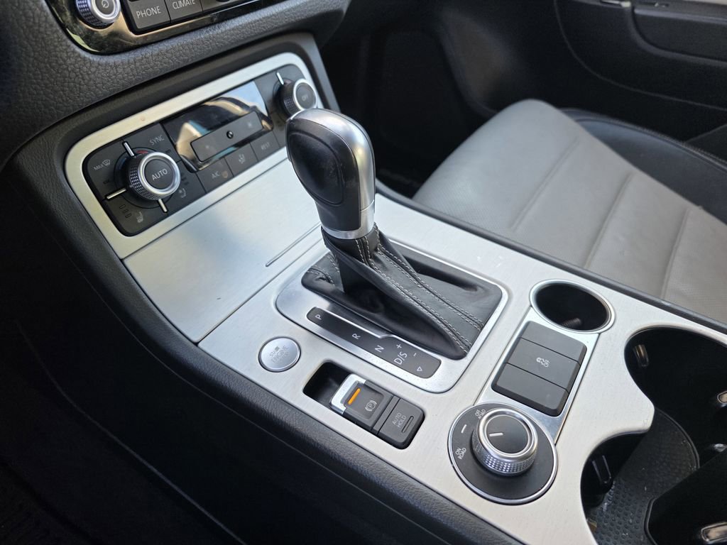 Used 2017 Volkswagen Touareg Wolfsburg Edition image 12