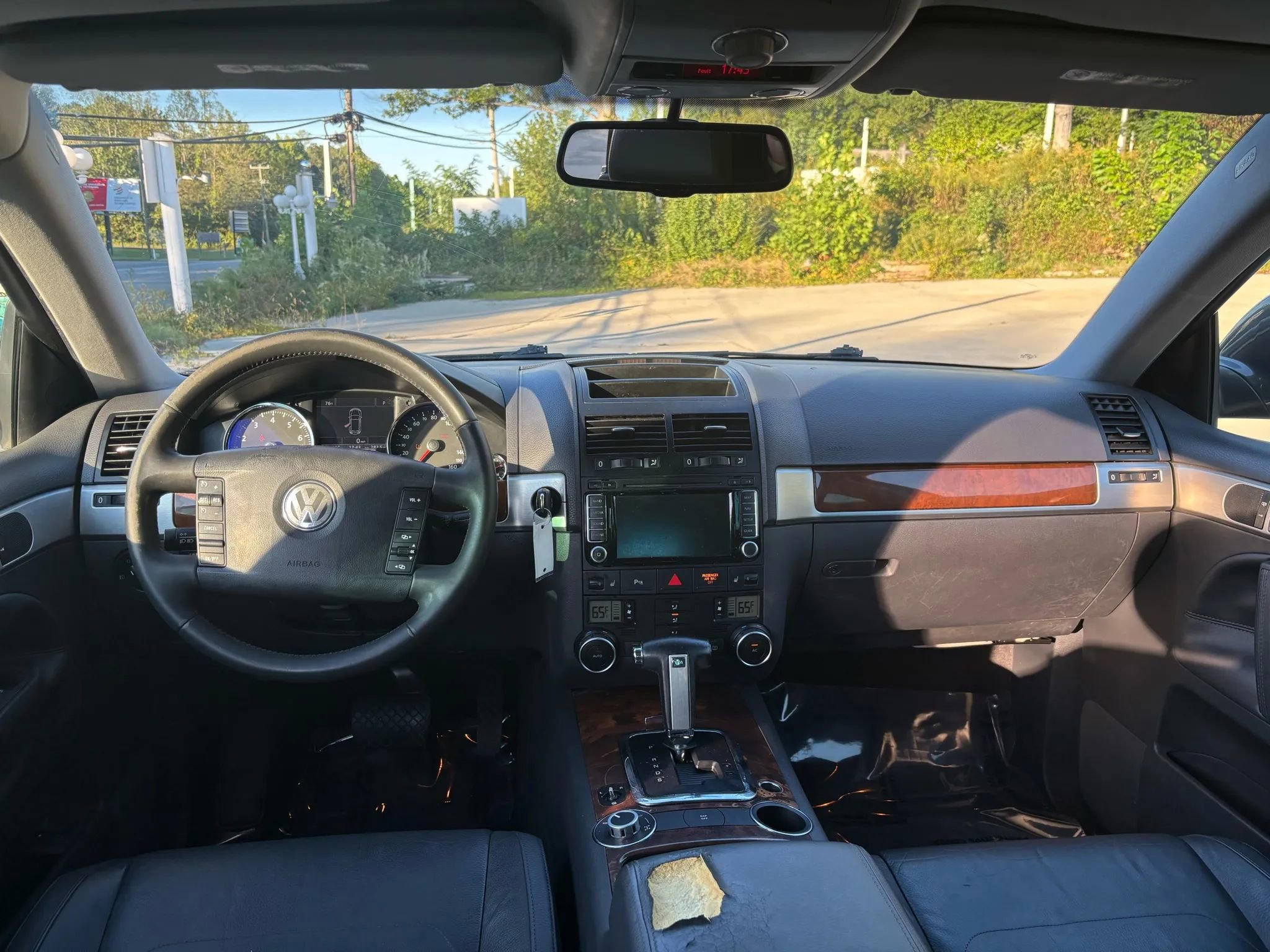 Used 2009 Volkswagen Touareg VR6 image 23