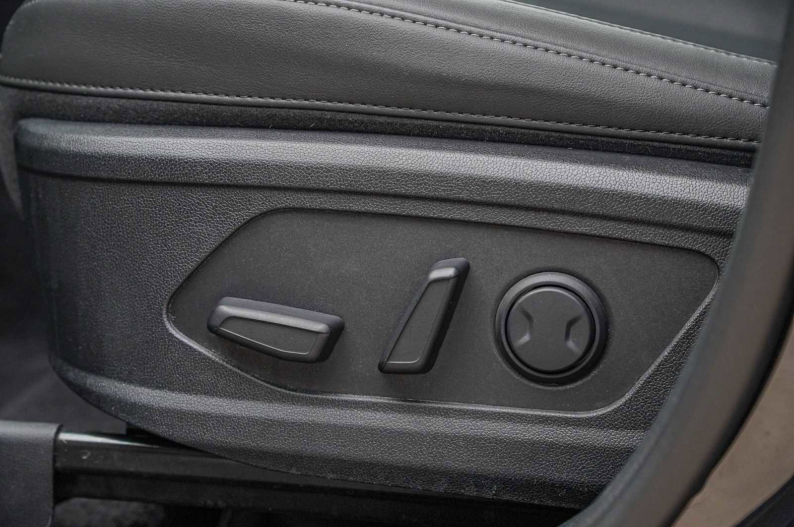 Certified 2025 Kia Sorento SX image 22