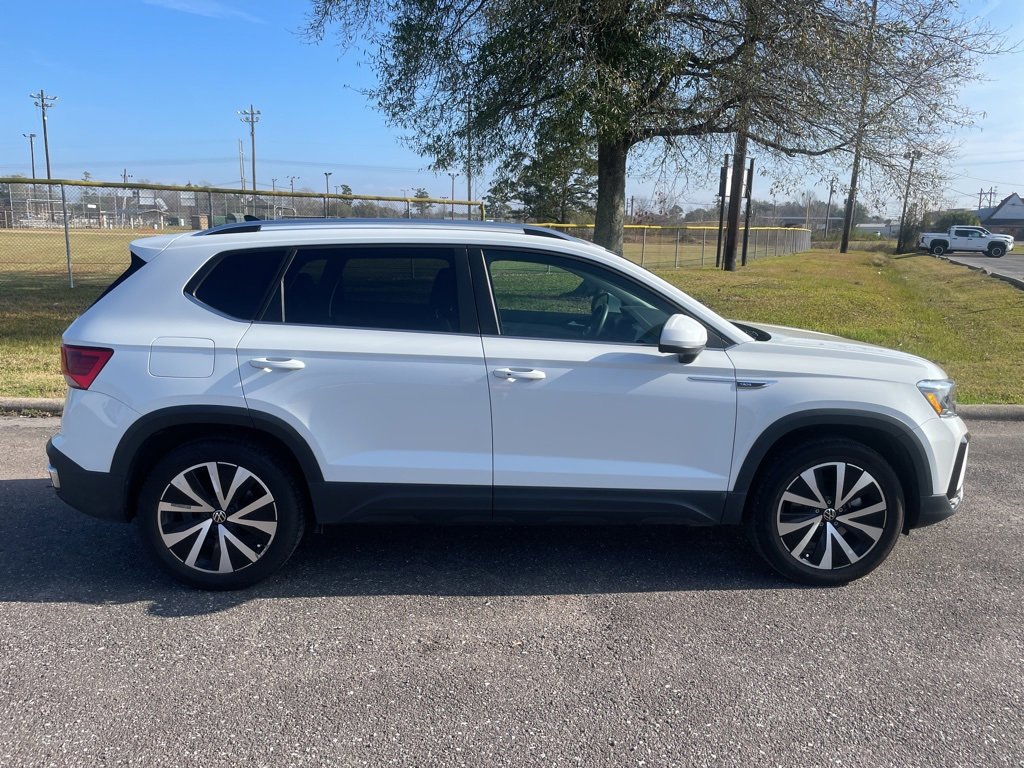 Used 2024 Volkswagen Taos SE image 8