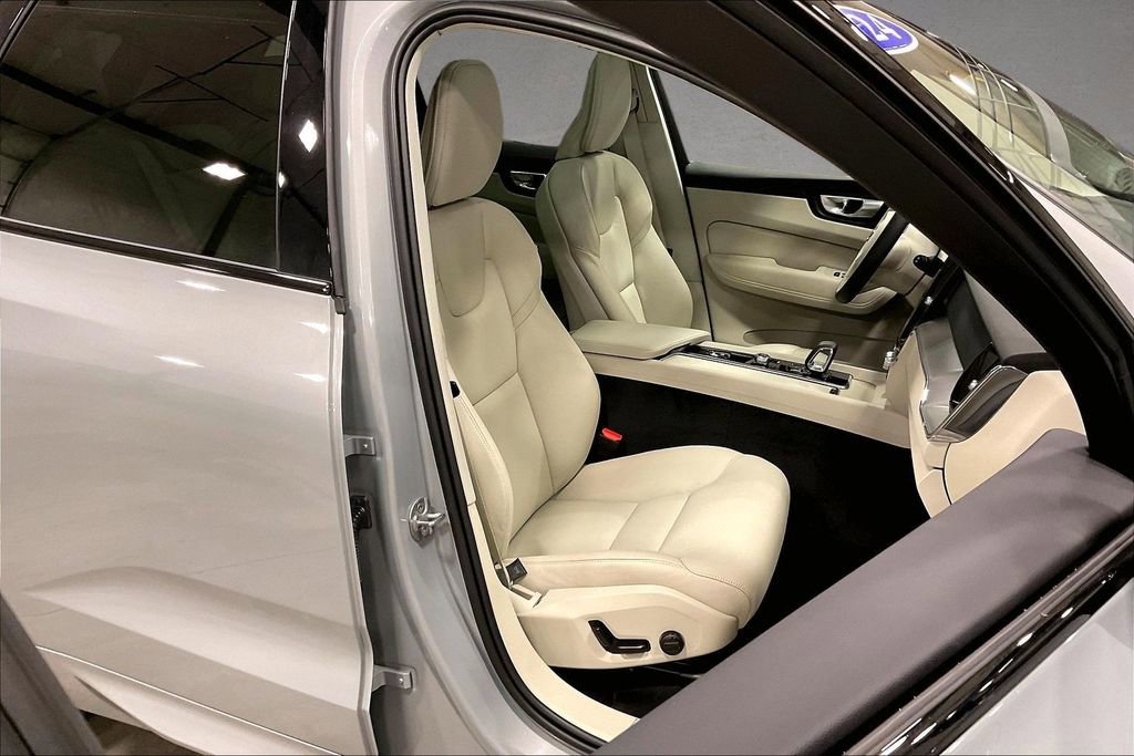 Certified 2024 Volvo XC60 B5 Core w/ Protection Package Premier AWD/4WD image 29