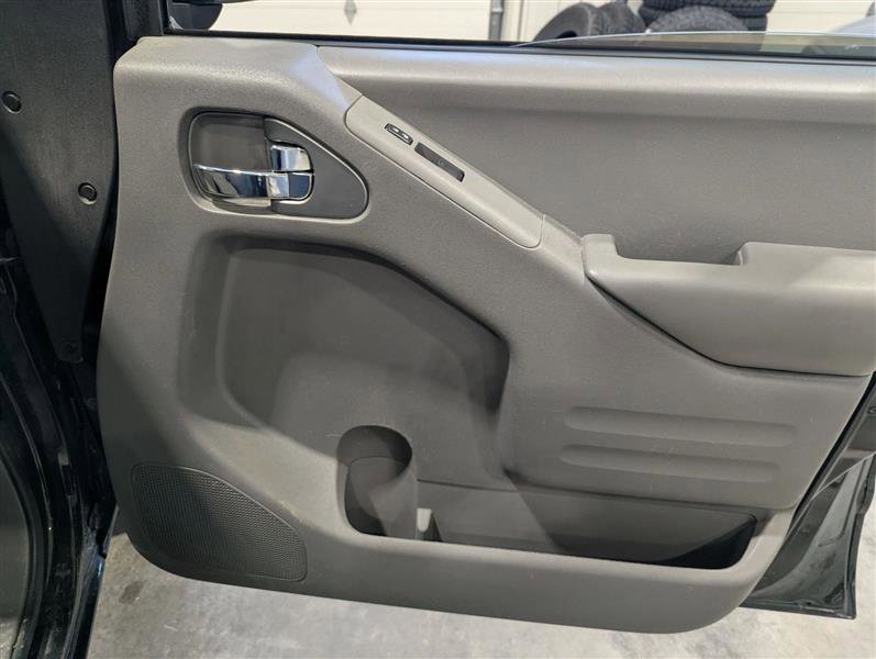 Used 2016 Nissan Frontier SV image 16