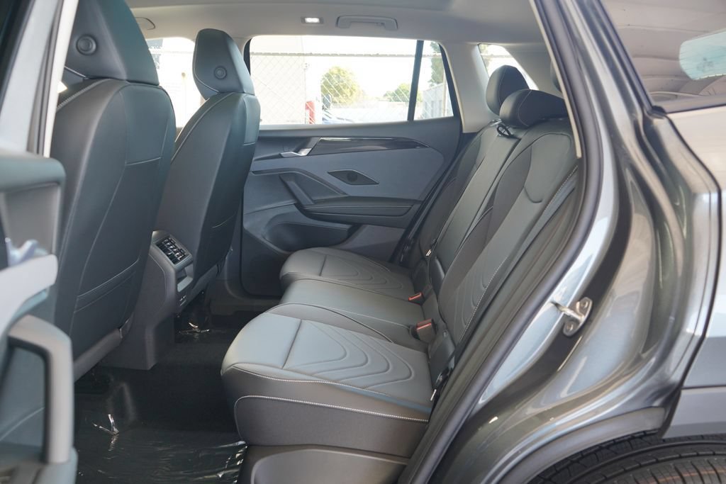 New 2026 Volkswagen Tiguan SE FWD image 7