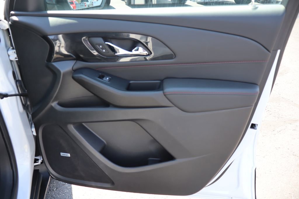 Used 2023 Chevrolet Traverse RS image 30