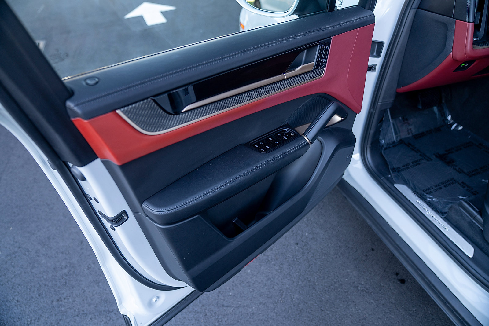 Certified 2025 Porsche Cayenne Coupe image 17