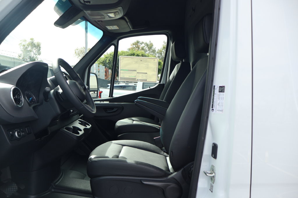 New 2025 Mercedes-Benz eSprinter 170 Cargo image 5