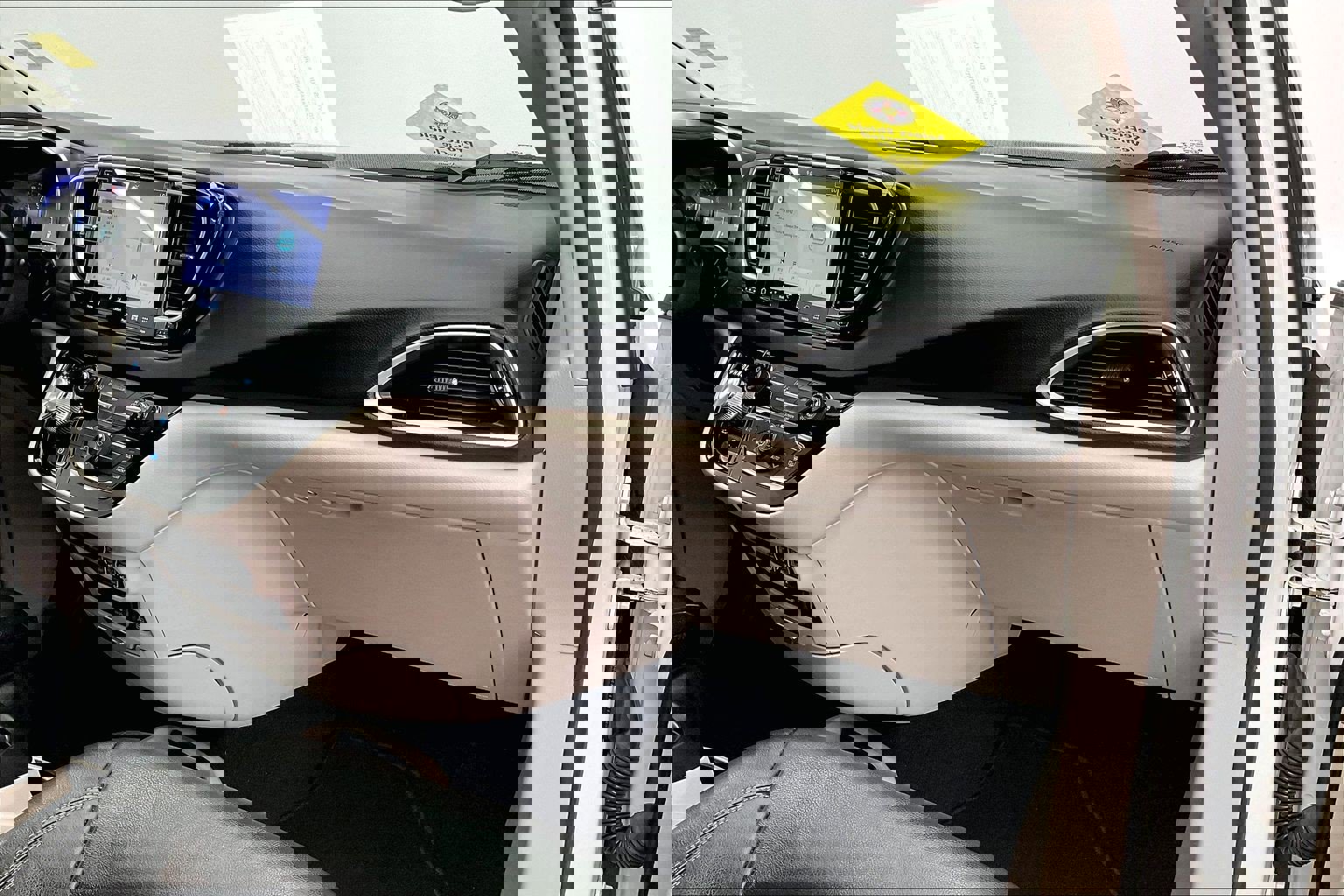 Used 2022 Chrysler Pacifica Touring-L image 15