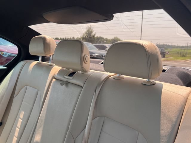 Used 2020 BMW 330i Sedan w/ M Sport Package RWD image 18