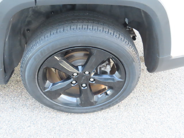 Used 2023 Jeep Grand Cherokee L Laredo AWD/4WD image 17