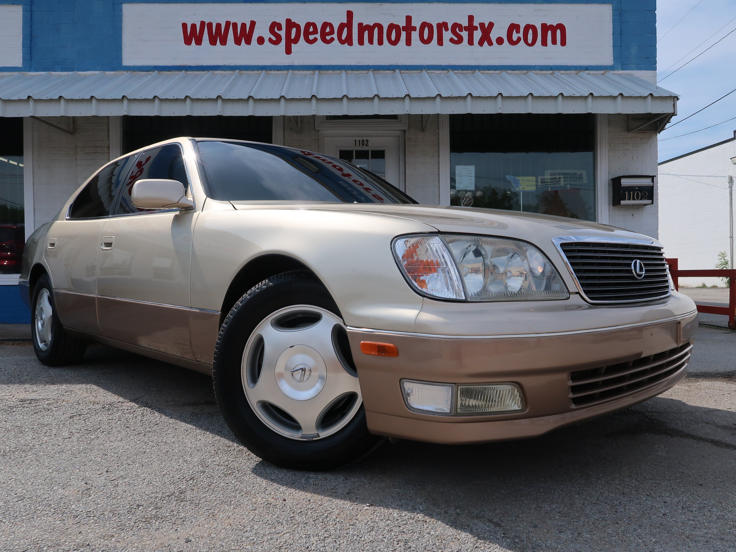 Used 2000 Lexus LS 400 RWD image 2