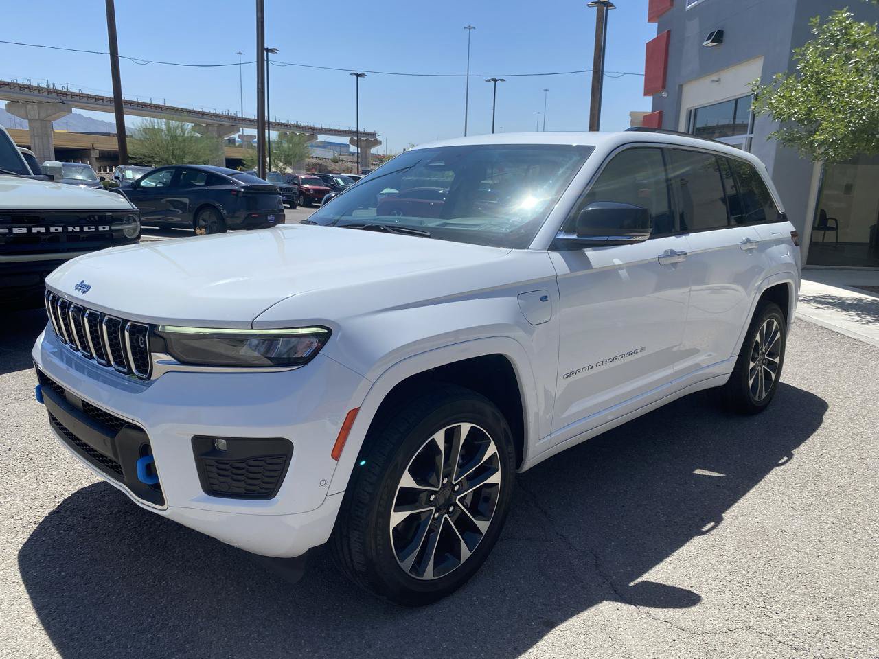 Used 2022 Jeep Grand Cherokee Overland w/ Advanced Protech Group III AWD/4WD image 11