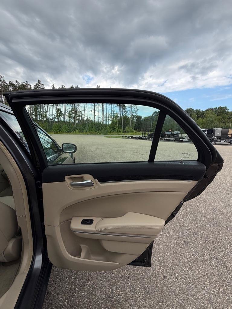 Used 2013 Chrysler 300 AWD w/ Driver Convenience Group image 20