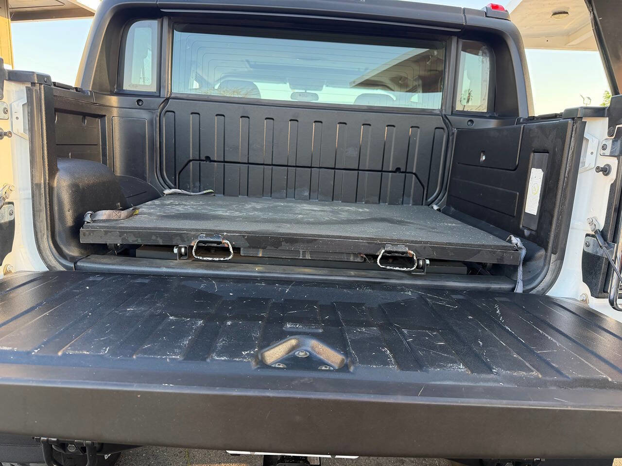 Used 2005 HUMMER H2 SUT w/ Preferred Equipment Group image 24