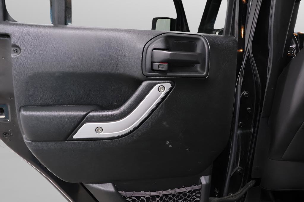 Used 2018 Jeep Wrangler Unlimited Sahara w/ Connectivity Group image 21