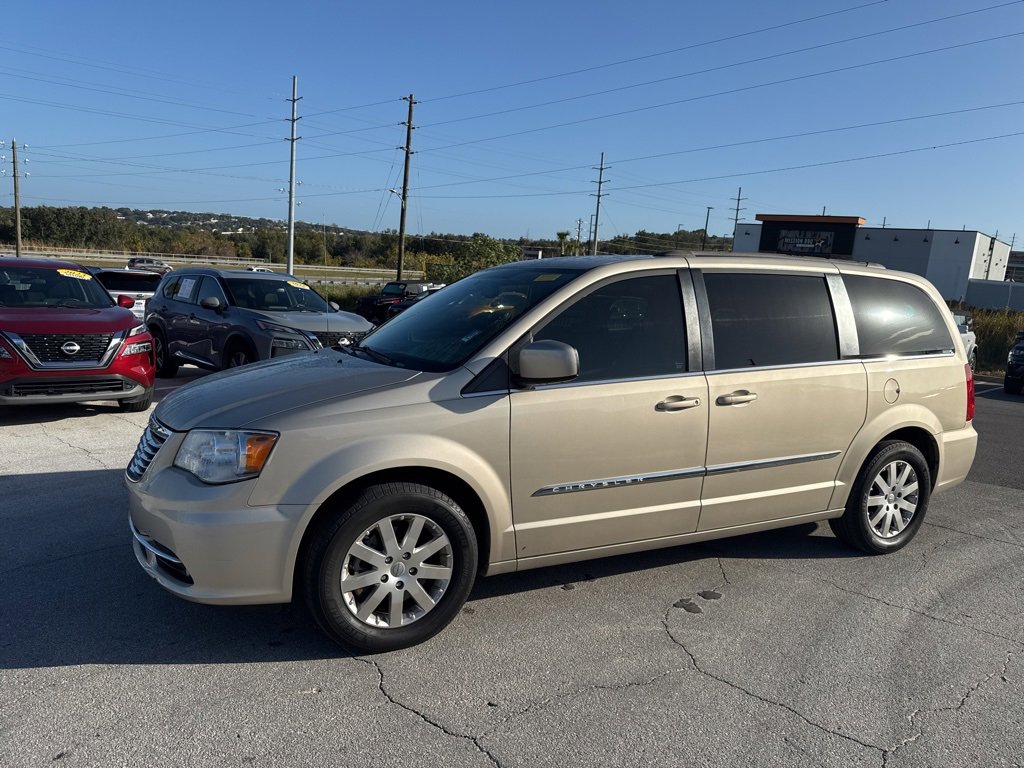 Used 2015 Chrysler Town & Country Touring image 5
