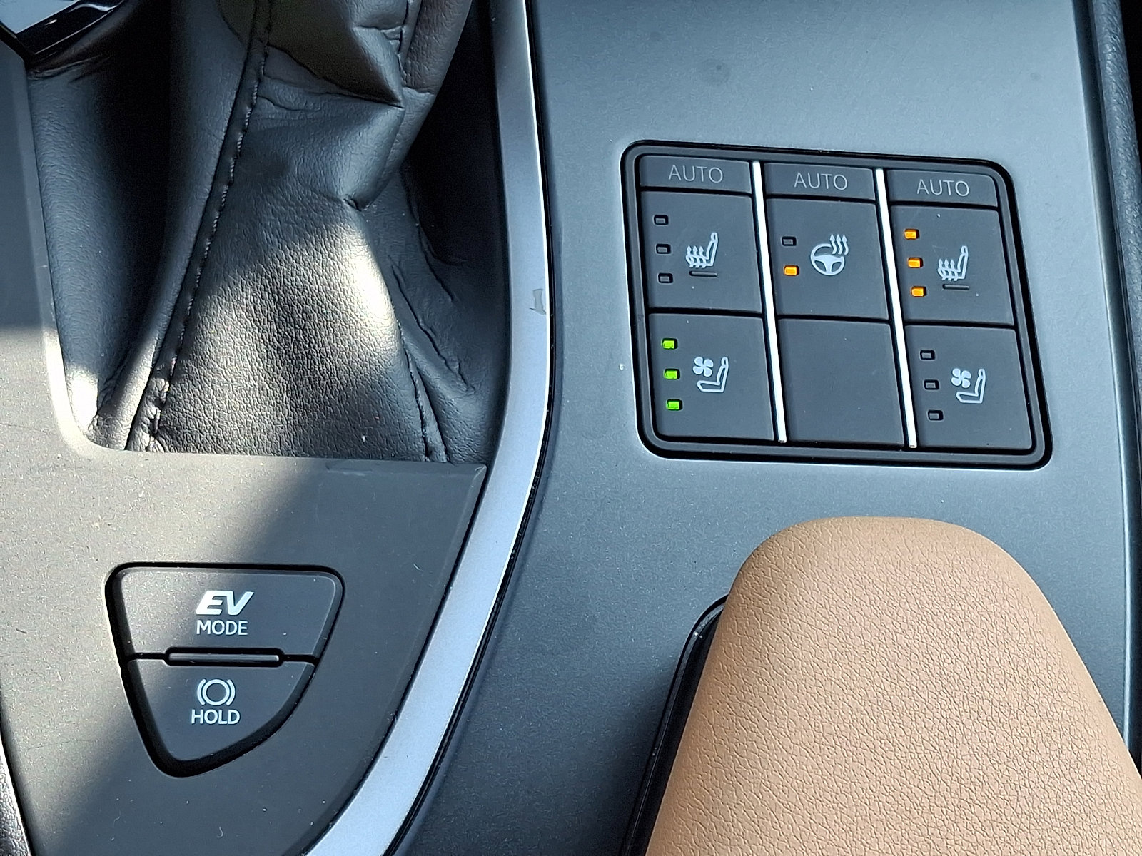 Certified 2023 Lexus UX 250h AWD w/ Premium Package image 25