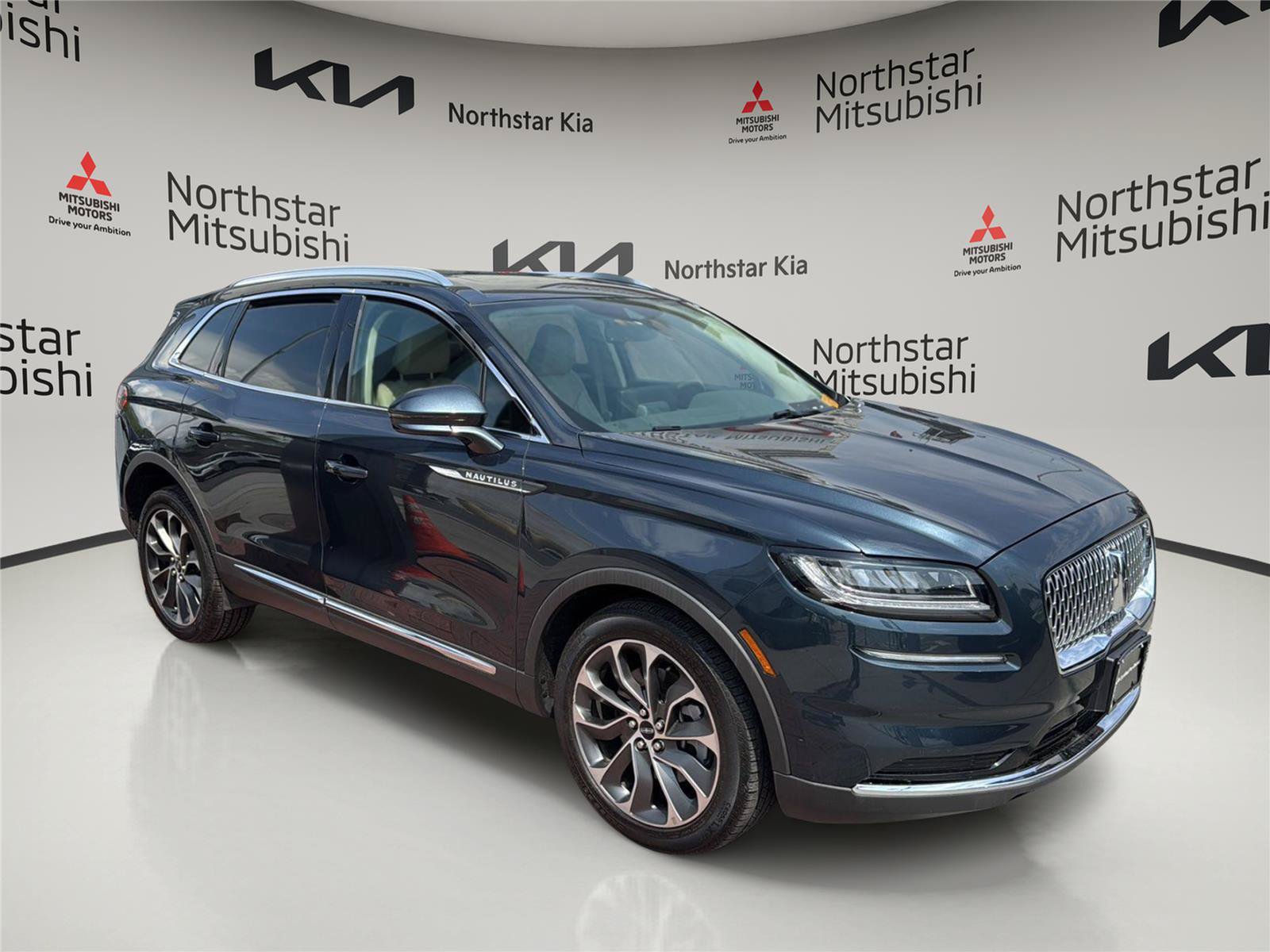 Used 2023 Lincoln Nautilus Reserve AWD/4WD image 6