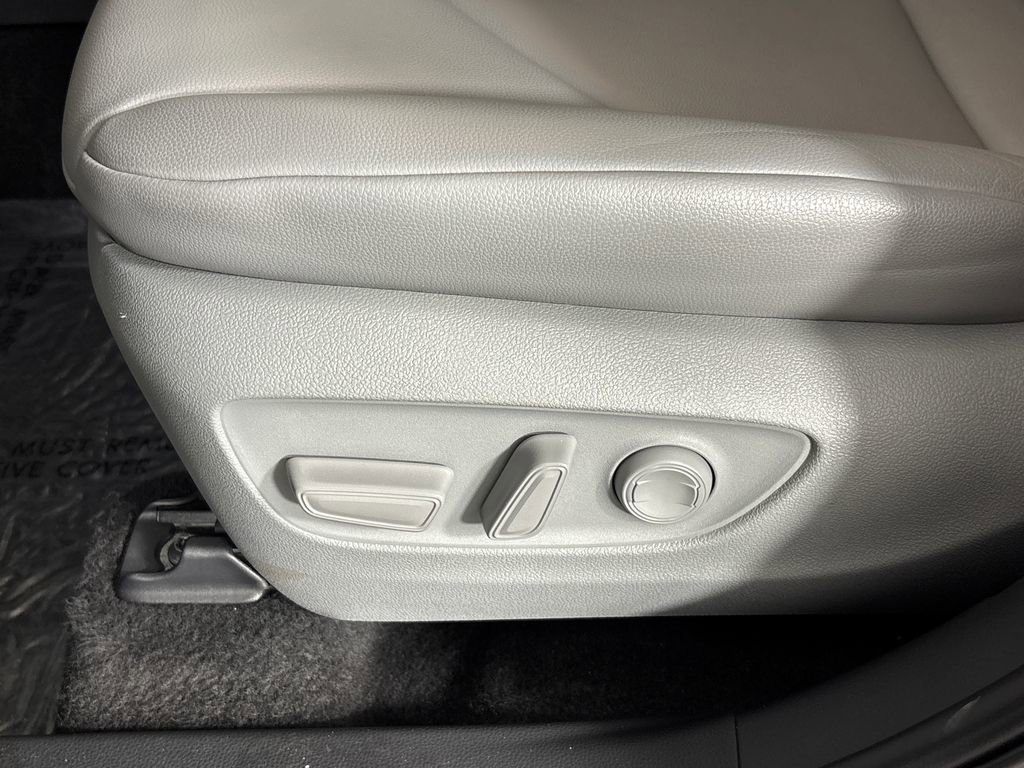 Used 2024 Toyota Highlander XLE image 9