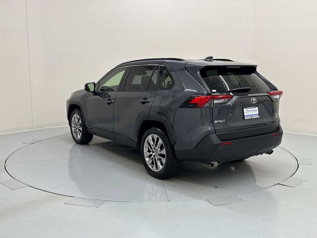 Used 2020 Toyota RAV4 XLE Premium image 4