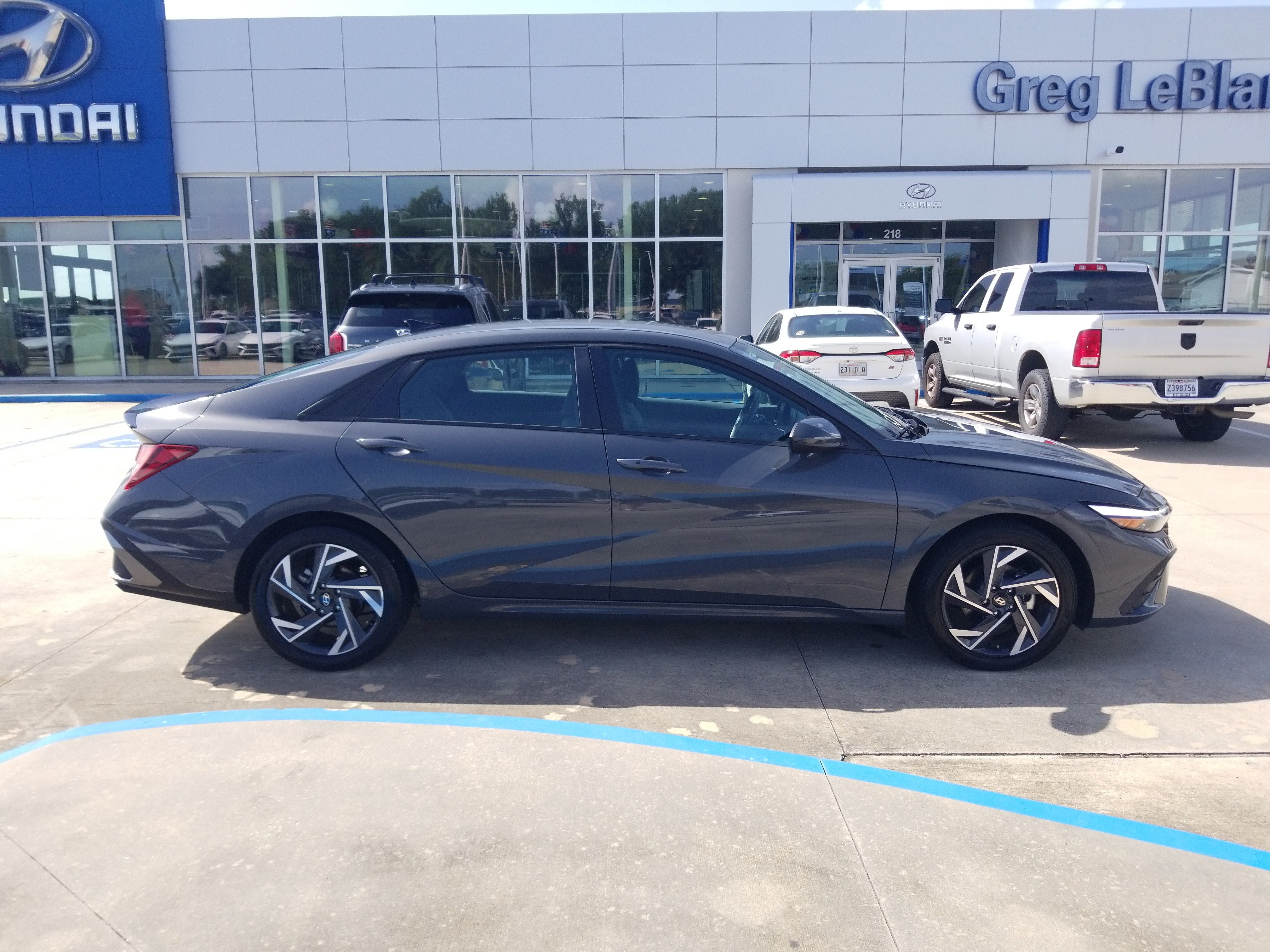 Used 2025 Hyundai Elantra Sport FWD image 8
