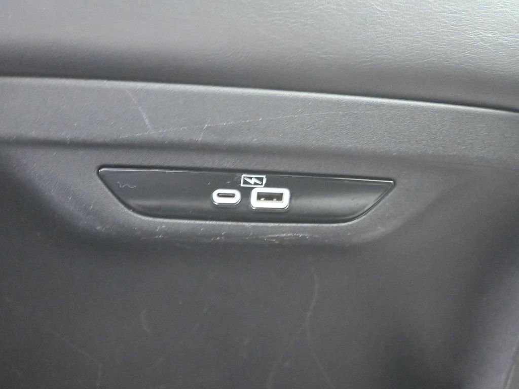 Used 2023 Chrysler Pacifica Touring-L image 25