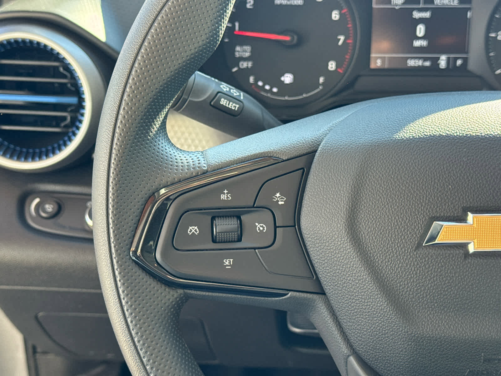 Certified 2025 Chevrolet Trax LS image 12