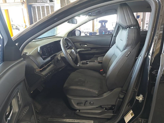 Used 2023 Nissan Ariya AWD image 7