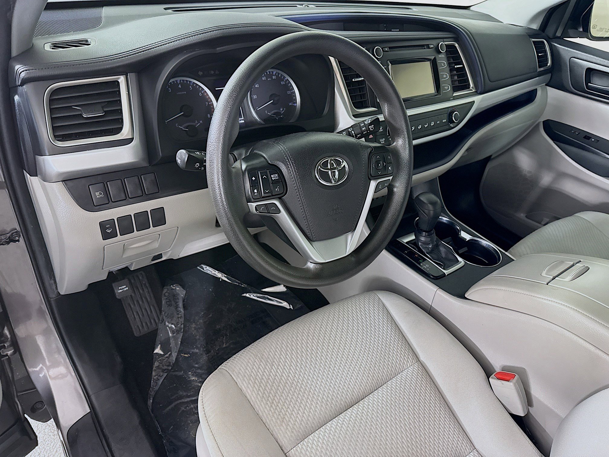 Used 2019 Toyota Highlander LE image 22