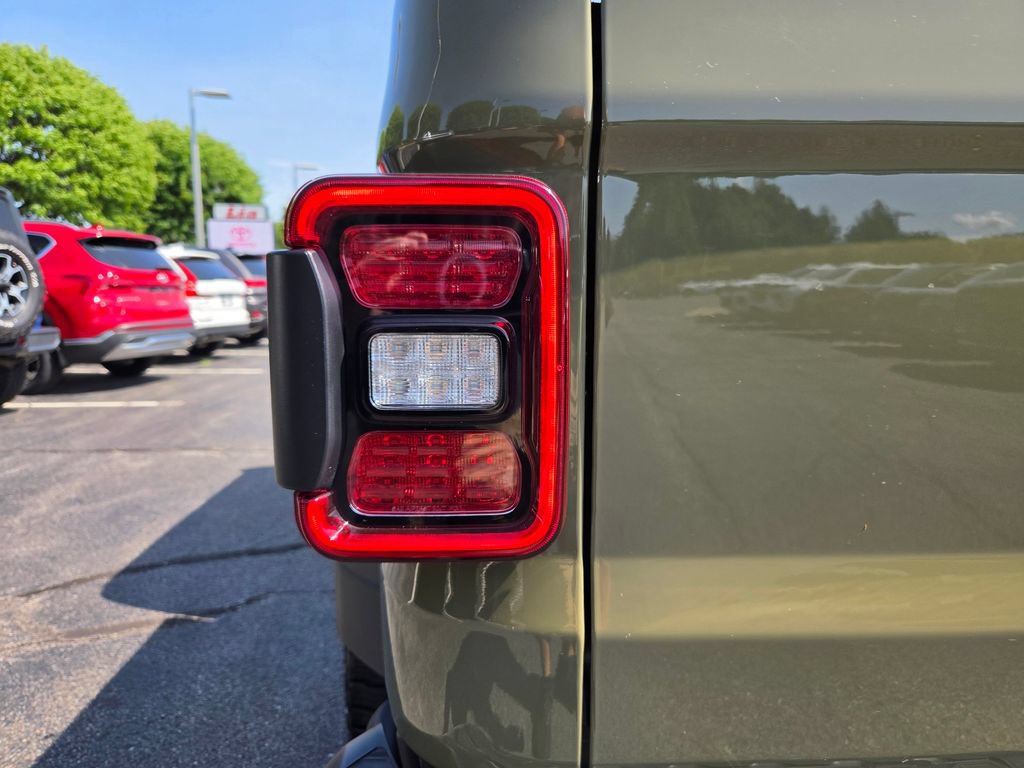 Used 2026 Jeep Gladiator Rubicon AWD/4WD image 14