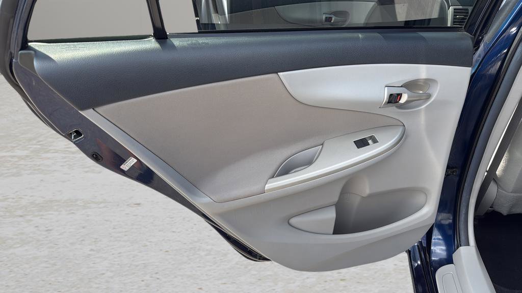 Used 2013 Toyota Corolla LE FWD image 13