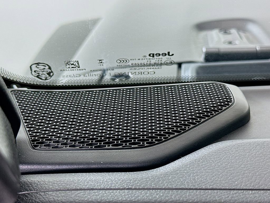 Used 2024 Jeep Gladiator Willys image 18