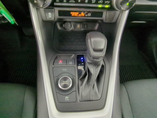 Used 2021 Toyota RAV4 LE AWD/4WD image 29