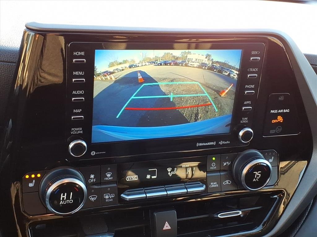 Used 2022 Toyota Highlander XLE image 26