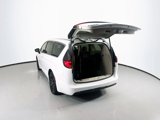 Used 2024 Chrysler Pacifica Touring-L image 24