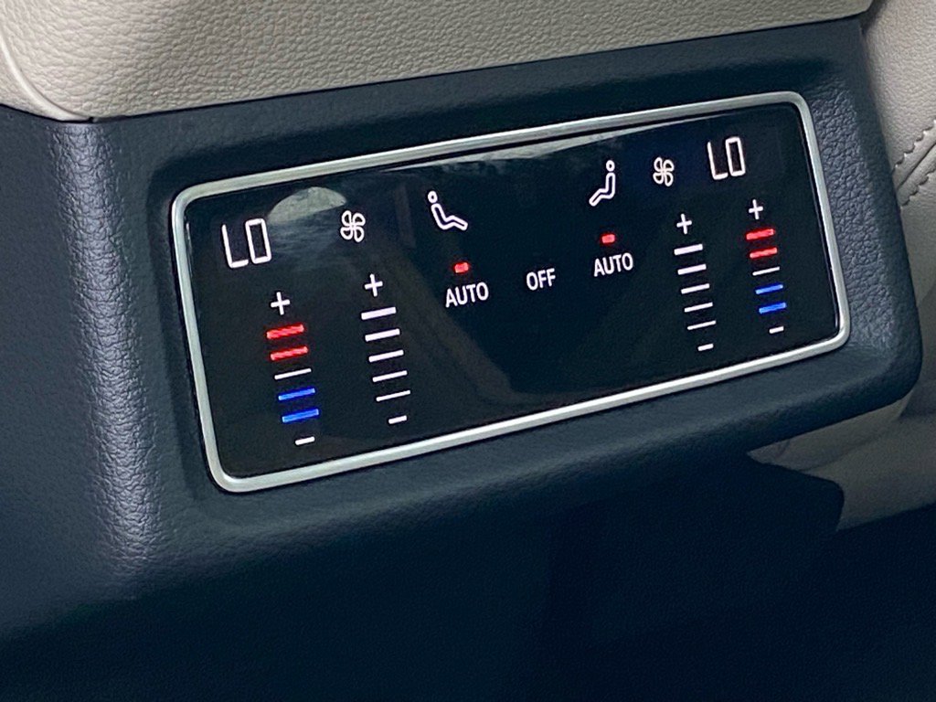 Used 2022 Audi e-tron Premium w/ Convenience Plus Package image 22