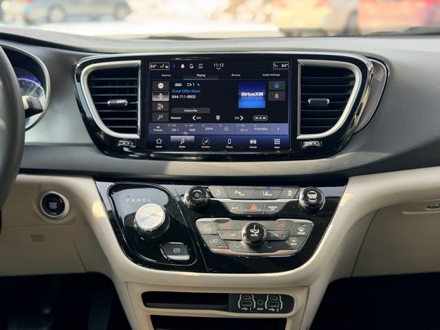 Used 2023 Chrysler Pacifica Touring-L image 22
