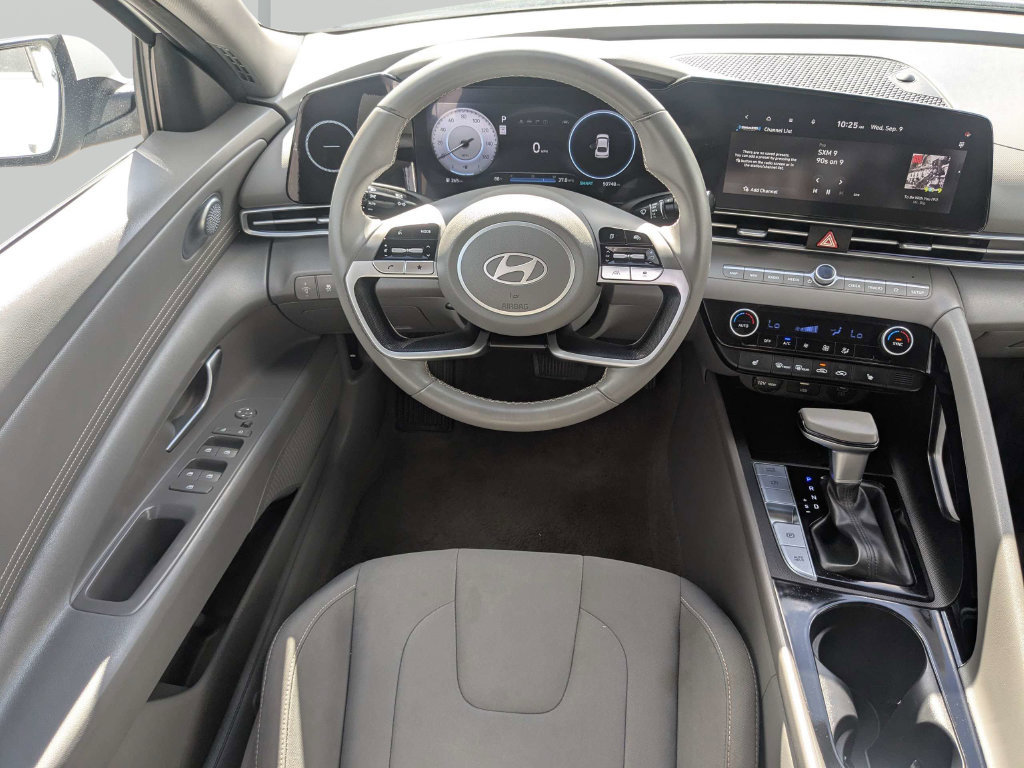 Used 2025 Hyundai Elantra SEL FWD image 19