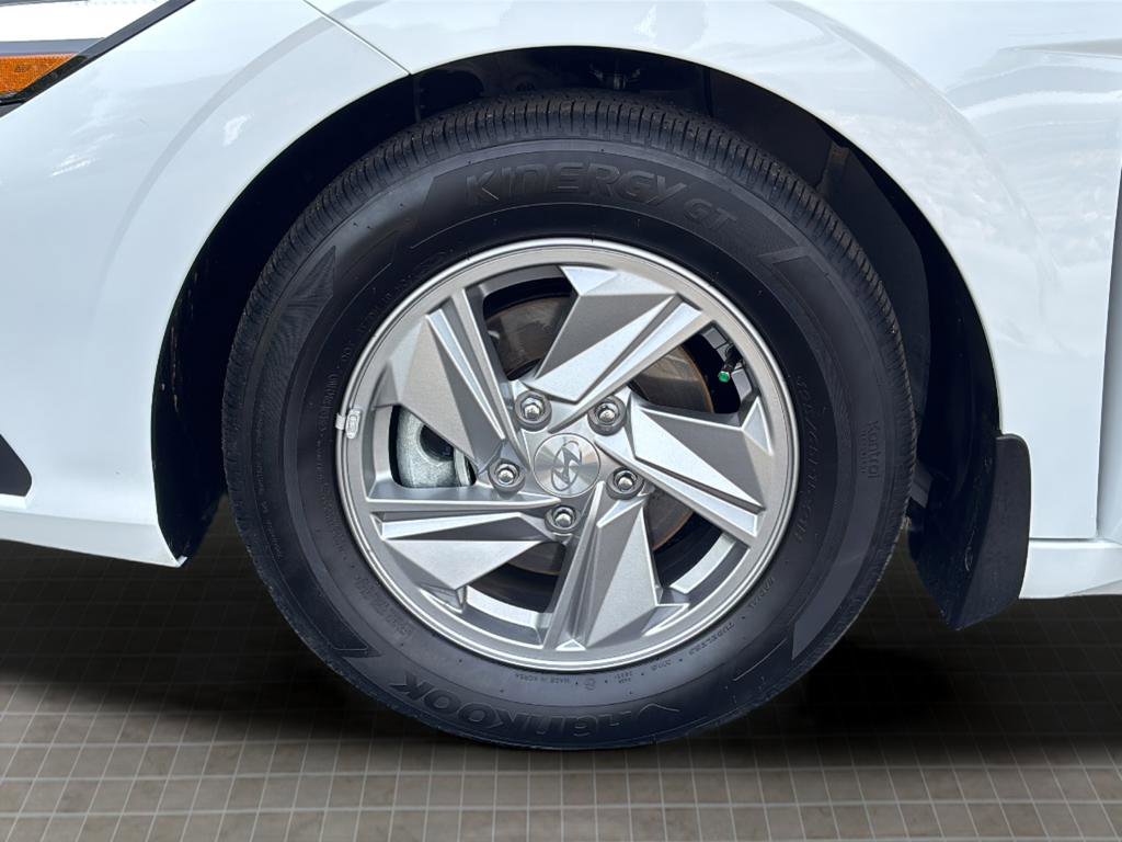 Certified 2025 Hyundai Elantra SE image 45