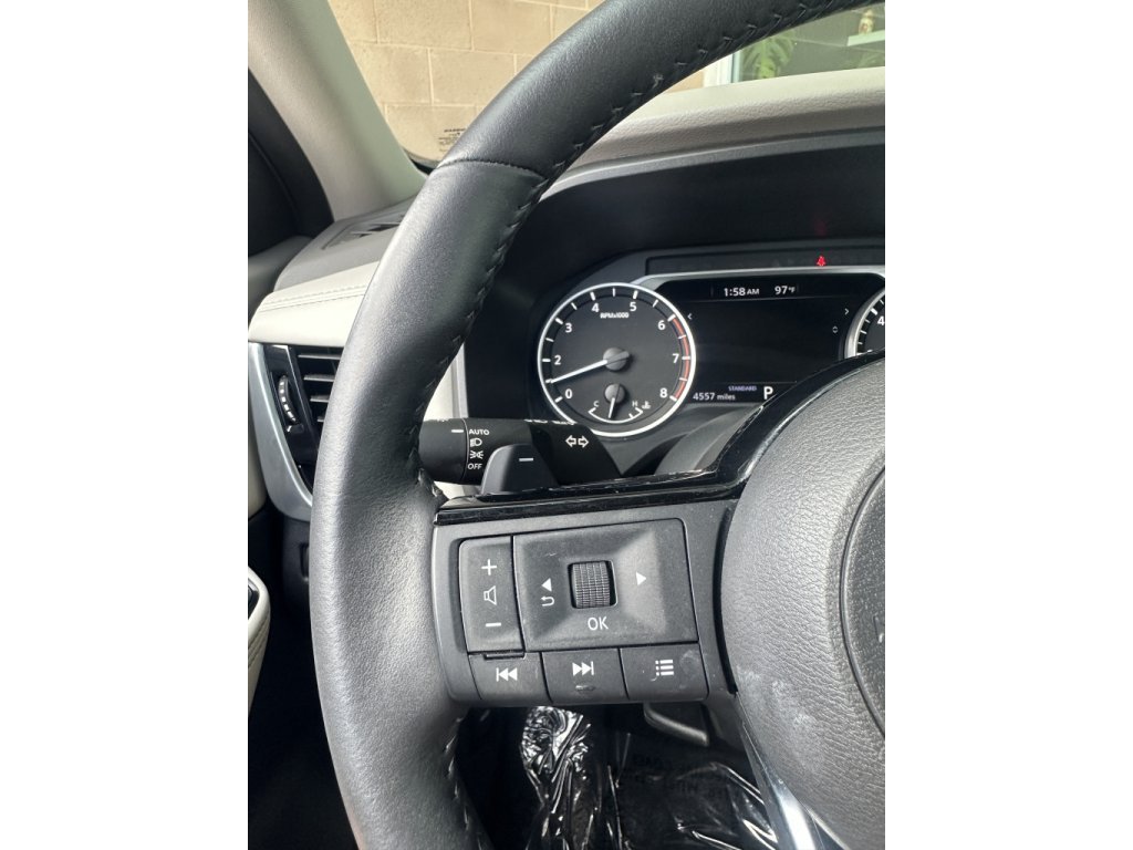 Used 2023 Nissan Rogue SL FWD image 34