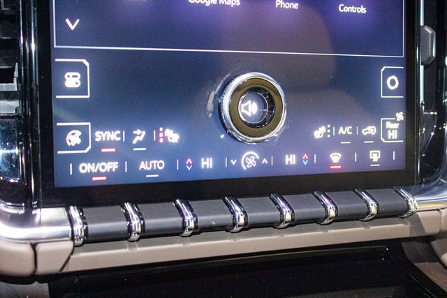 Used 2025 GMC Yukon XL Denali image 34