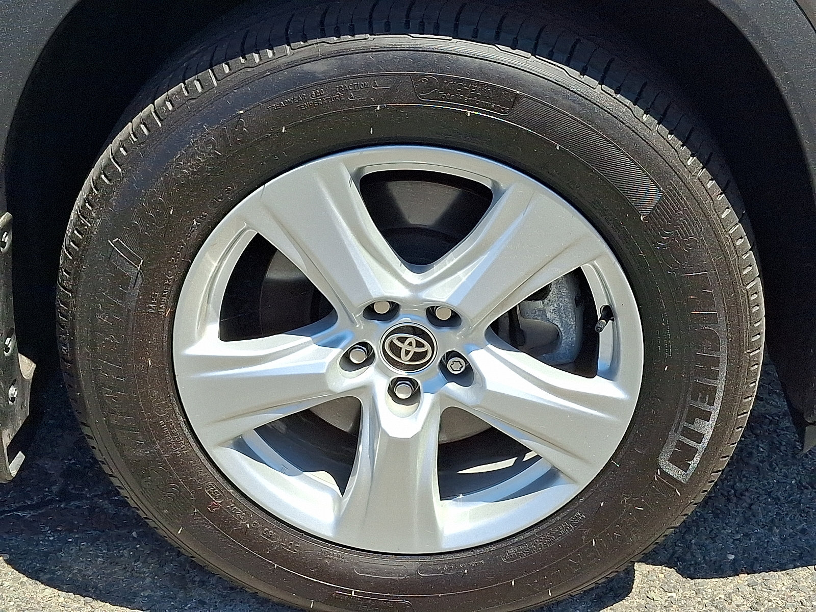 Used 2025 Toyota Highlander LE AWD/4WD image 9