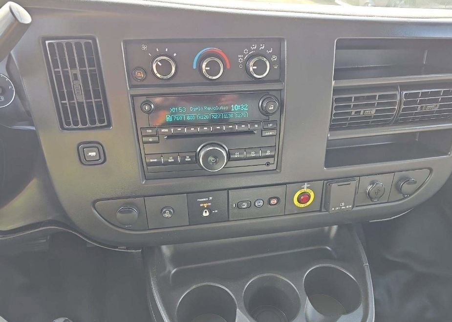 Used 2018 Chevrolet Express 2500 w/ Driver Convenience Package image 11