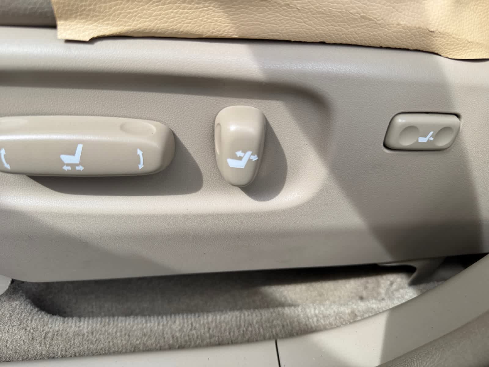 Used 2007 Toyota Highlander w/ 3rd Row image 14