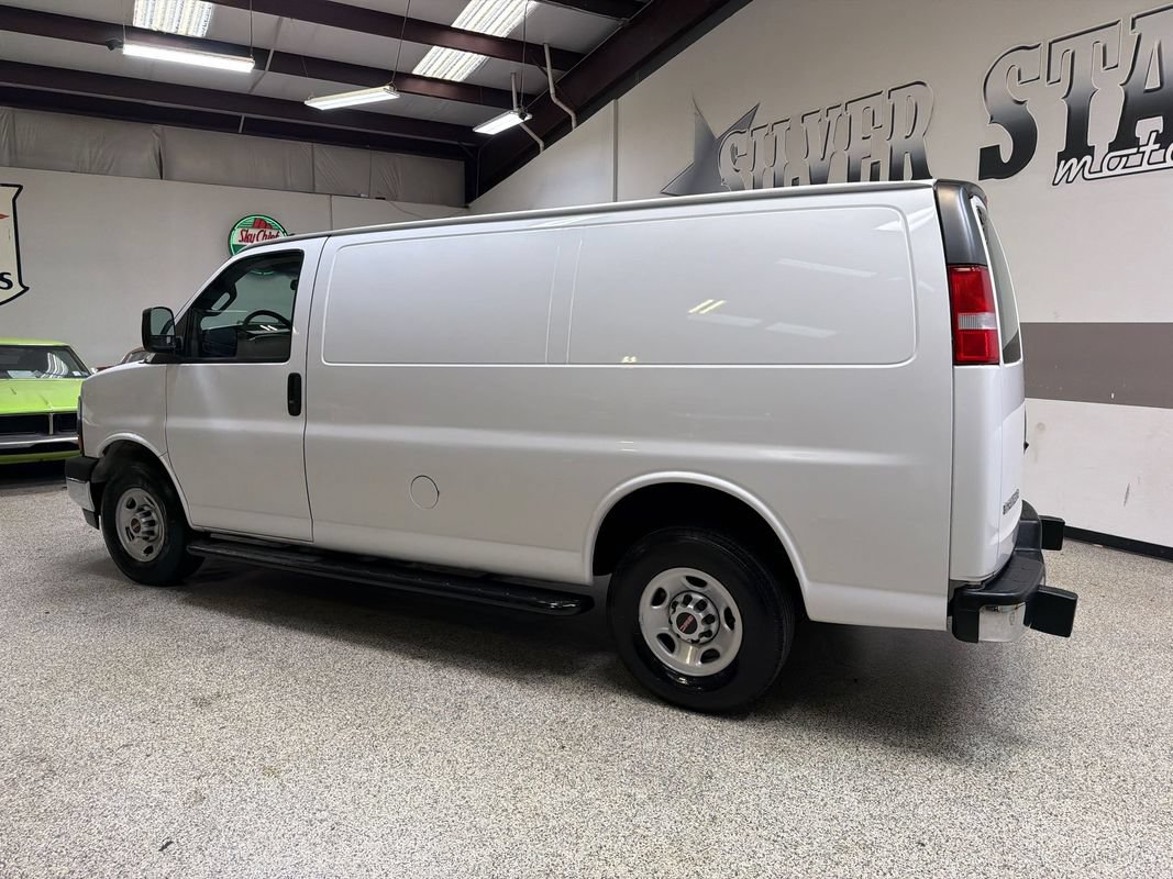Used 2020 GMC Savana 2500 w/ Driver Convenience Package RWD image 4