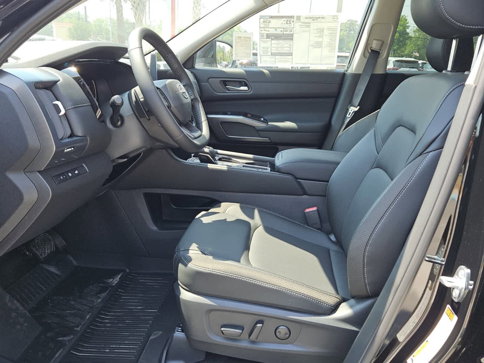 New 2026 Nissan Pathfinder SL FWD image 3